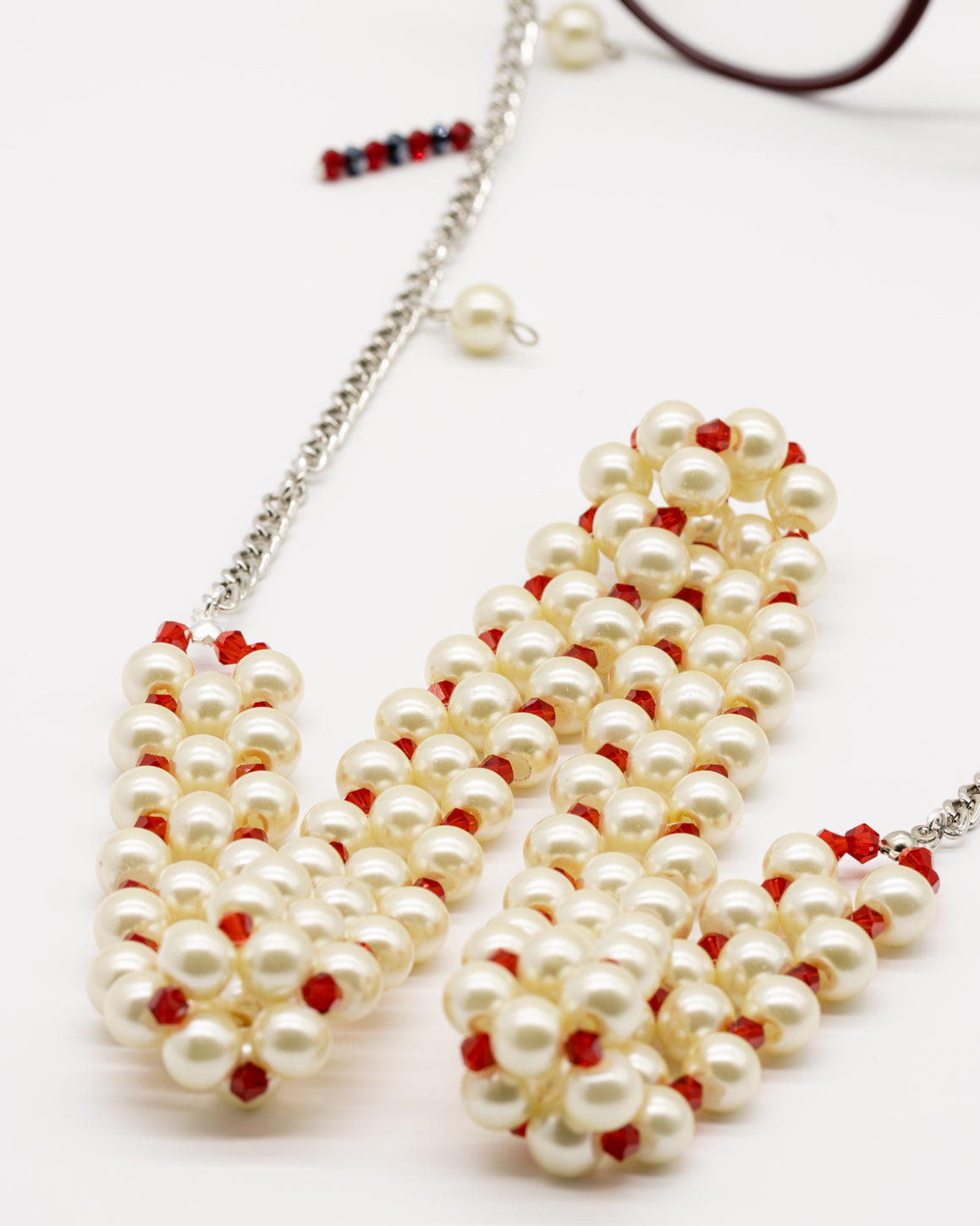 Elegant Radiant White & Red Pearl Eyewear Chain for Women
